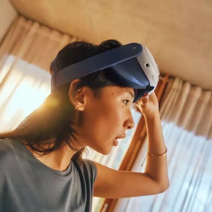 С лицевым интерфейсом очки Oculus Quest 3